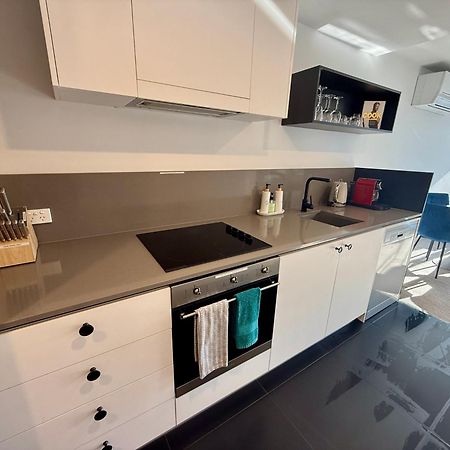 Midnight Luxe 1Br 1Bath Apartment 104 In The Heart Of Braddon Pool Sauna Secure Parking Wine Wifi Canberra Extérieur photo
