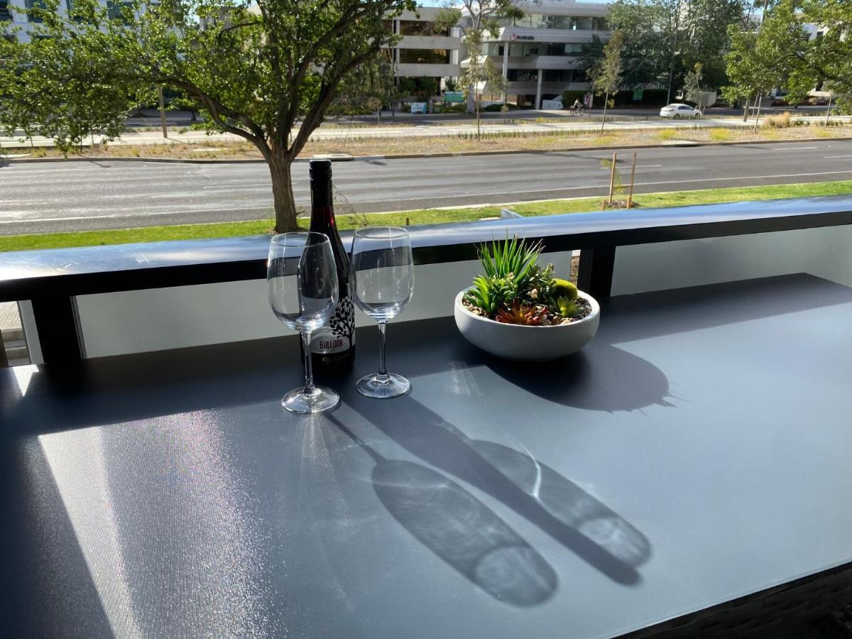 Midnight Luxe 1Br 1Bath Apartment 104 In The Heart Of Braddon Pool Sauna Secure Parking Wine Wifi Canberra Extérieur photo