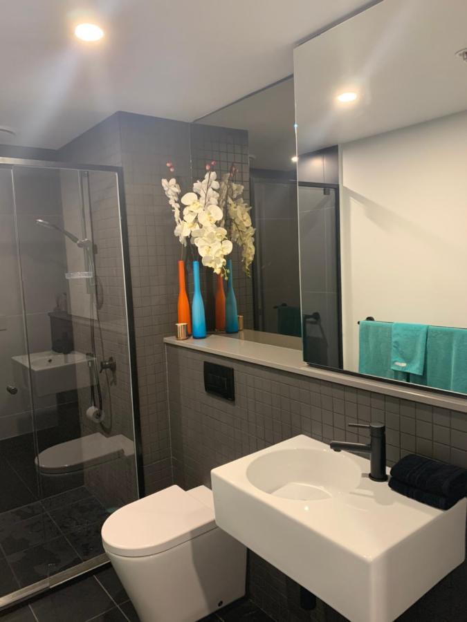 Midnight Luxe 1Br 1Bath Apartment 104 In The Heart Of Braddon Pool Sauna Secure Parking Wine Wifi Canberra Extérieur photo