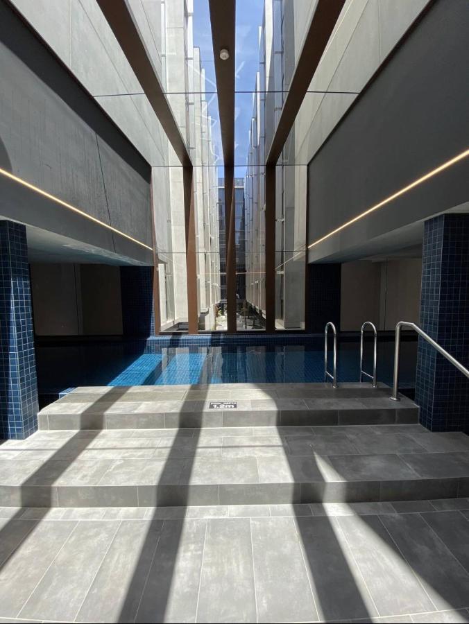 Midnight Luxe 1Br 1Bath Apartment 104 In The Heart Of Braddon Pool Sauna Secure Parking Wine Wifi Canberra Extérieur photo