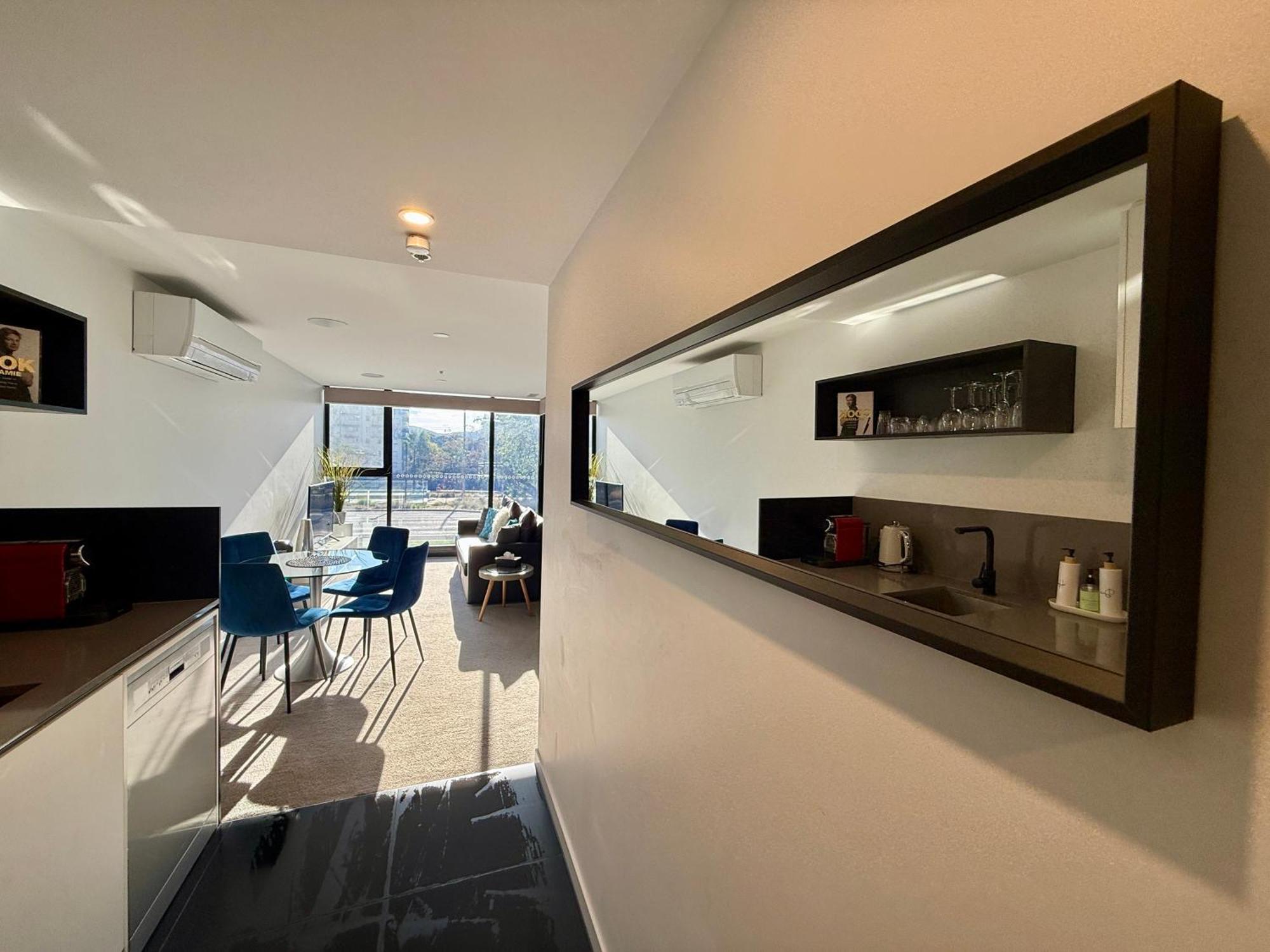 Midnight Luxe 1Br 1Bath Apartment 104 In The Heart Of Braddon Pool Sauna Secure Parking Wine Wifi Canberra Extérieur photo