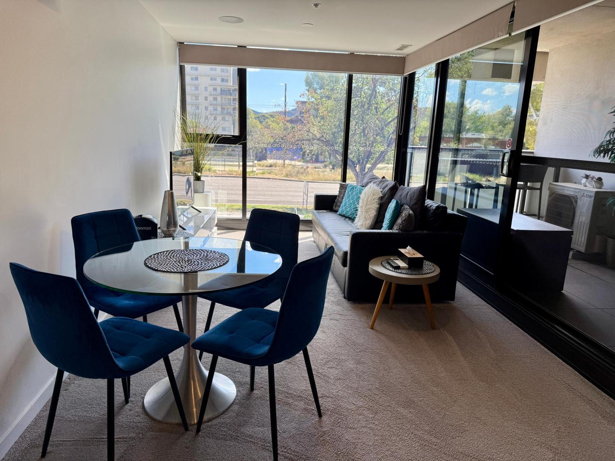 Midnight Luxe 1Br 1Bath Apartment 104 In The Heart Of Braddon Pool Sauna Secure Parking Wine Wifi Canberra Extérieur photo