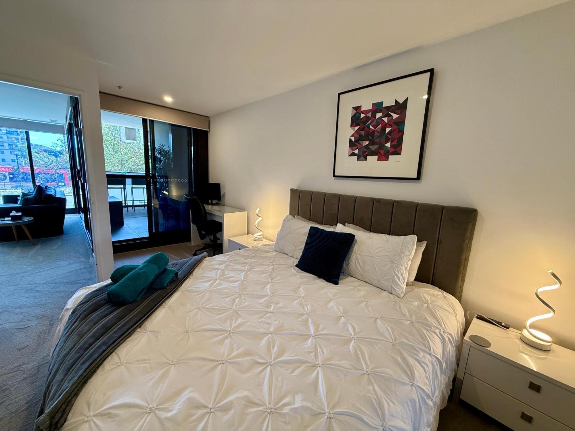 Midnight Luxe 1Br 1Bath Apartment 104 In The Heart Of Braddon Pool Sauna Secure Parking Wine Wifi Canberra Extérieur photo