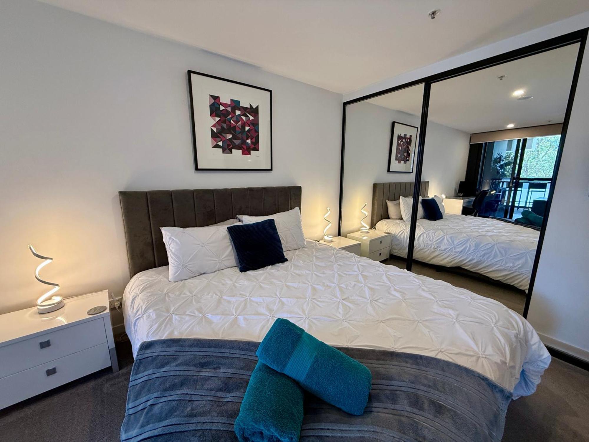 Midnight Luxe 1Br 1Bath Apartment 104 In The Heart Of Braddon Pool Sauna Secure Parking Wine Wifi Canberra Extérieur photo
