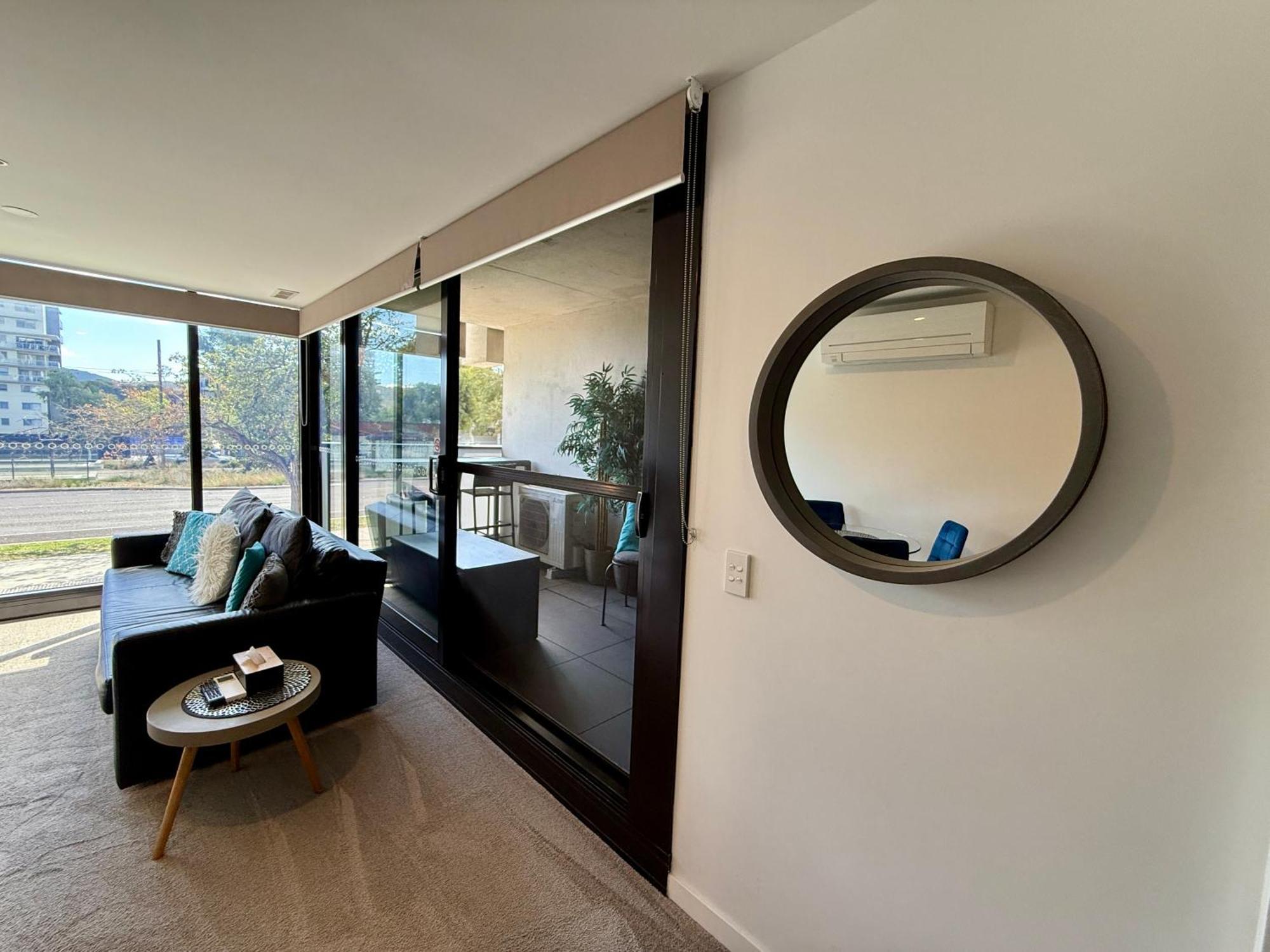Midnight Luxe 1Br 1Bath Apartment 104 In The Heart Of Braddon Pool Sauna Secure Parking Wine Wifi Canberra Extérieur photo